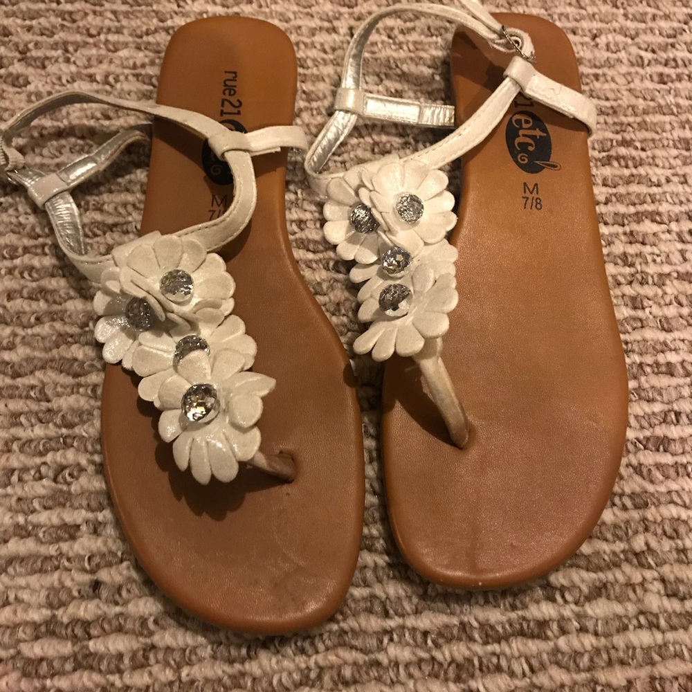Flower sandals size 7/8